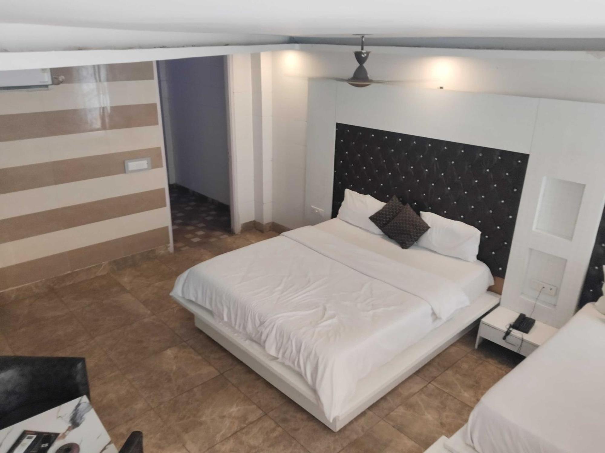 Super Hotel O Vivaan Residency Rohtak ภายนอก รูปภาพ